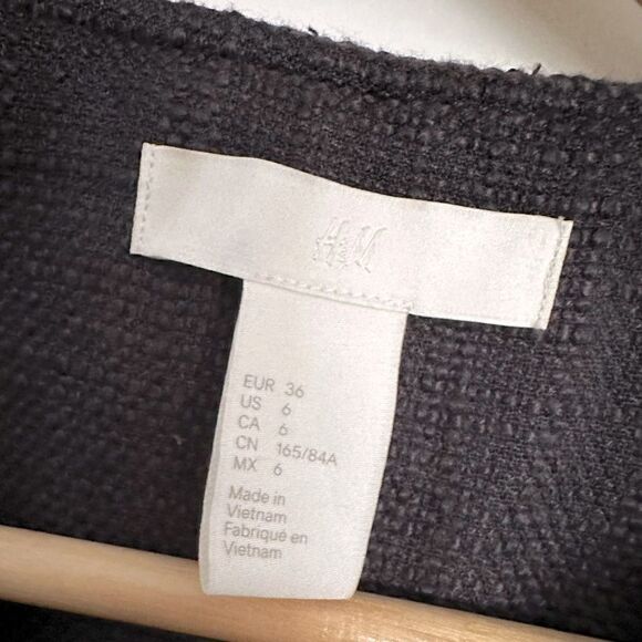 H & M H&M | Charcoal Gray Tweed Jacket Coat Blazer with Gold Details | Size 6 - Picture 4 of 7
